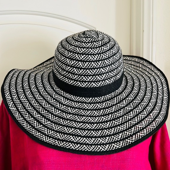 Hat~Summer Shade / Black & White / NWOT / Host Pick - Picture 7 of 7